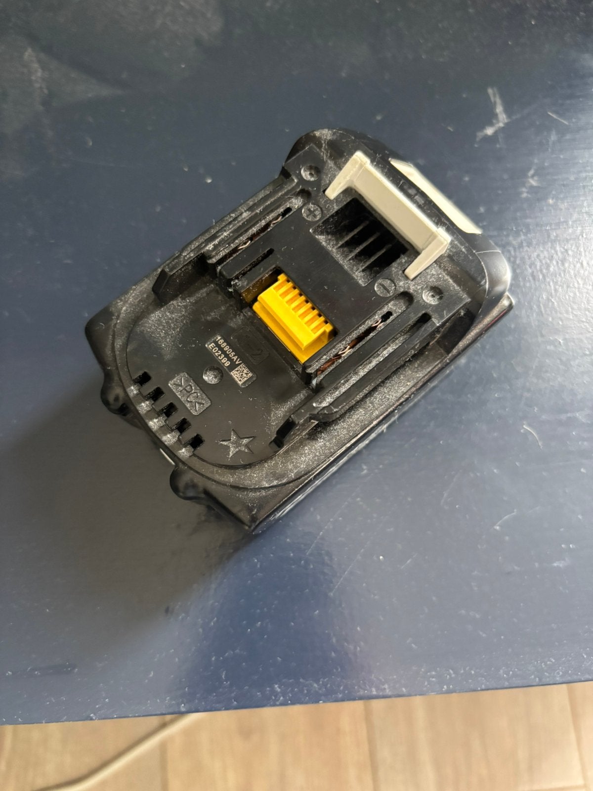 Makita 18V 3.0Ah Lithium-Ion accu – Licht gebruikt, Bricolage & Construction, Enlèvement, Comme neuf