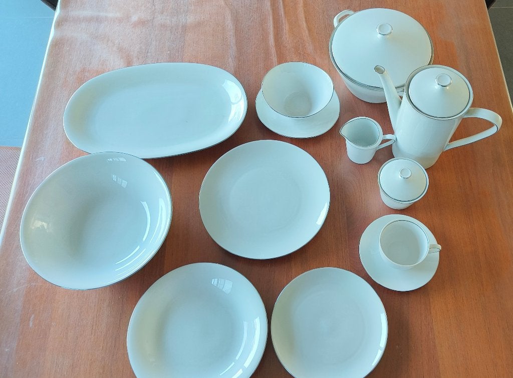 Vintage wit servies, Enlèvement