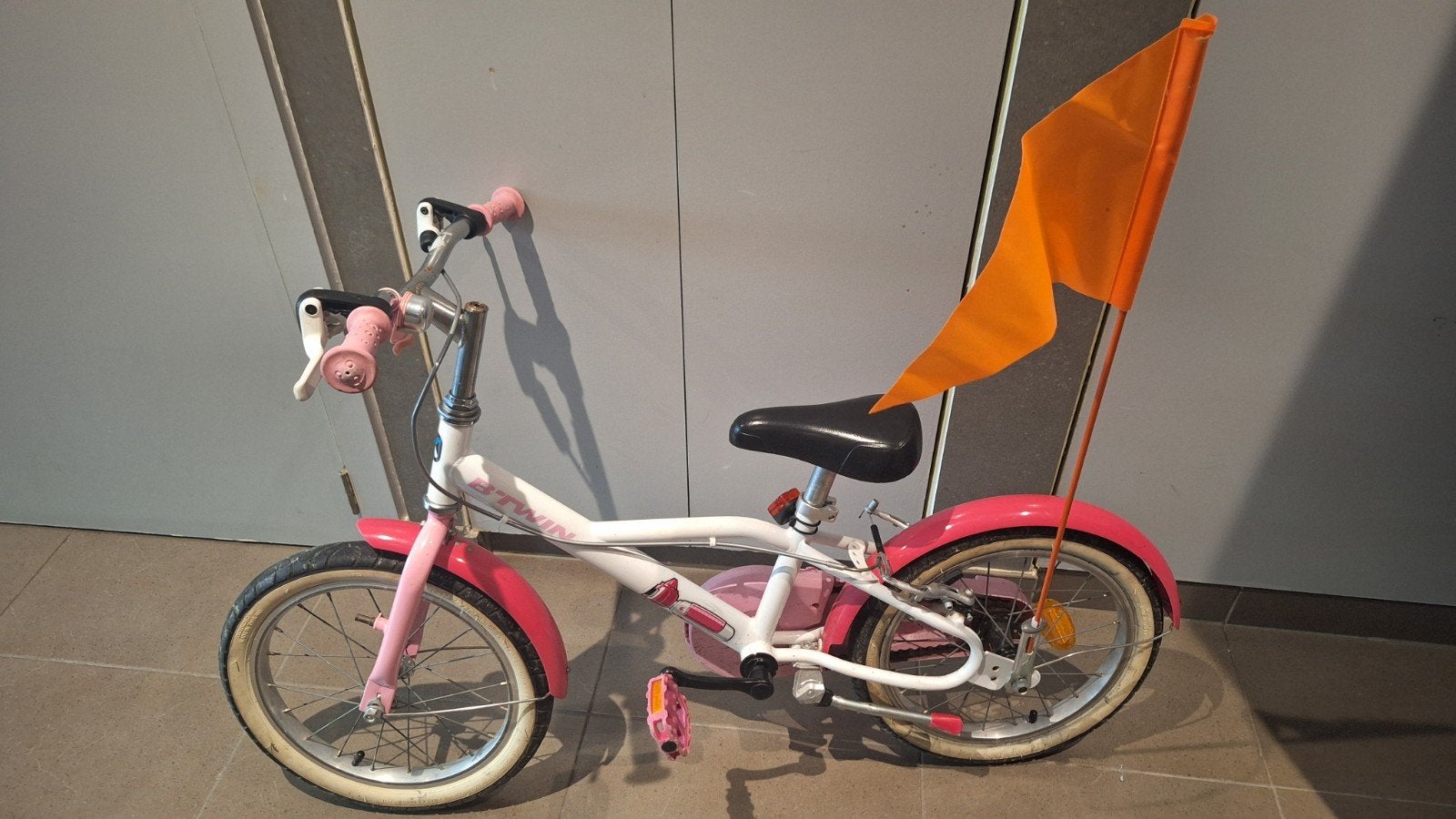 B'Twin Docto Girl 500 kinderfiets (16 inch) roze wit, Ophalen, Velgrem, Btwin Decathlon, 16 tot 20 inch