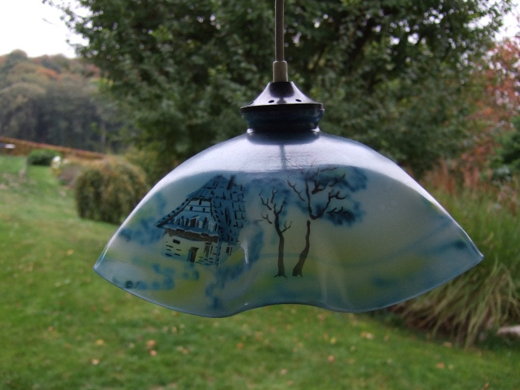 Lustre en opaline bleu, Enlèvement