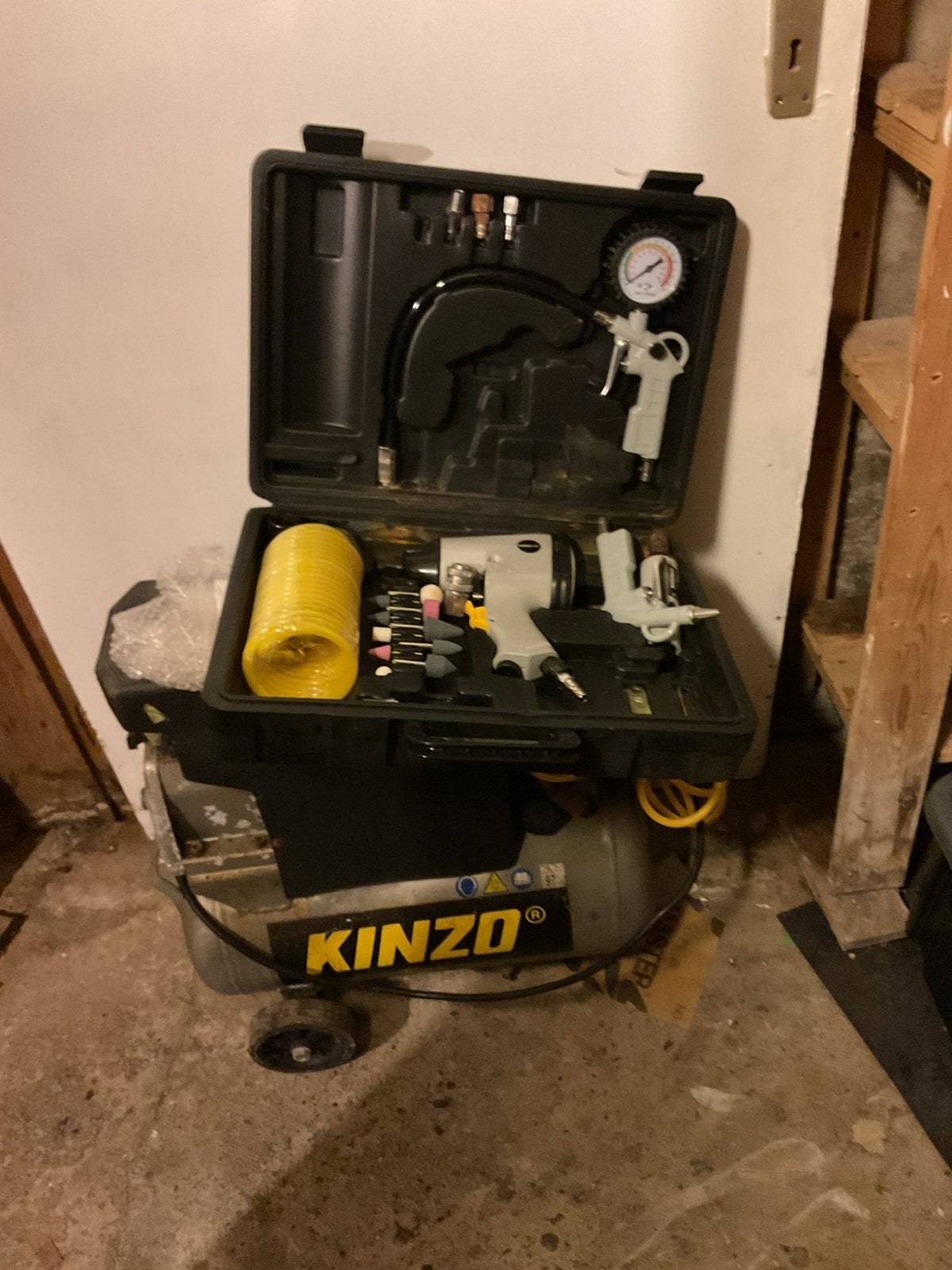 Compressor + toebehoren, Ophalen, Gebruikt, 6 tot 10 bar, 25 tot 100 liter