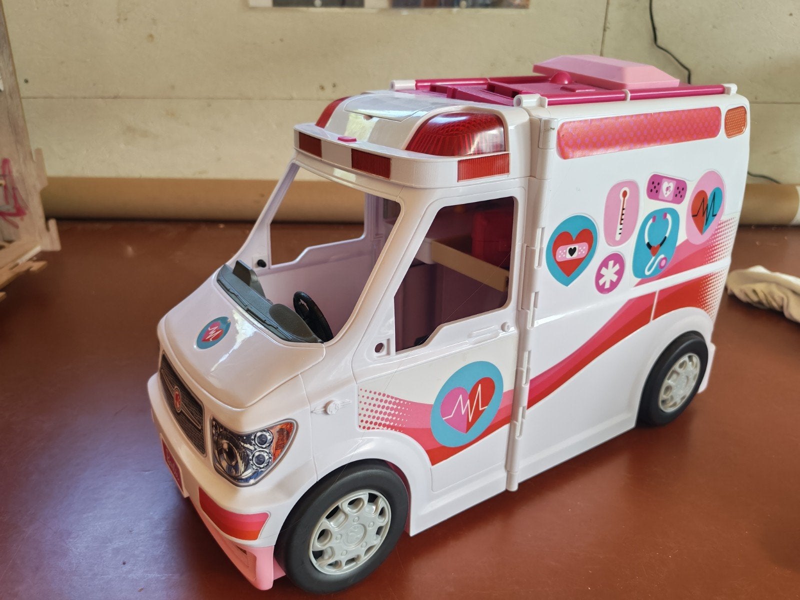 Barbie ziekenwagen, Ophalen