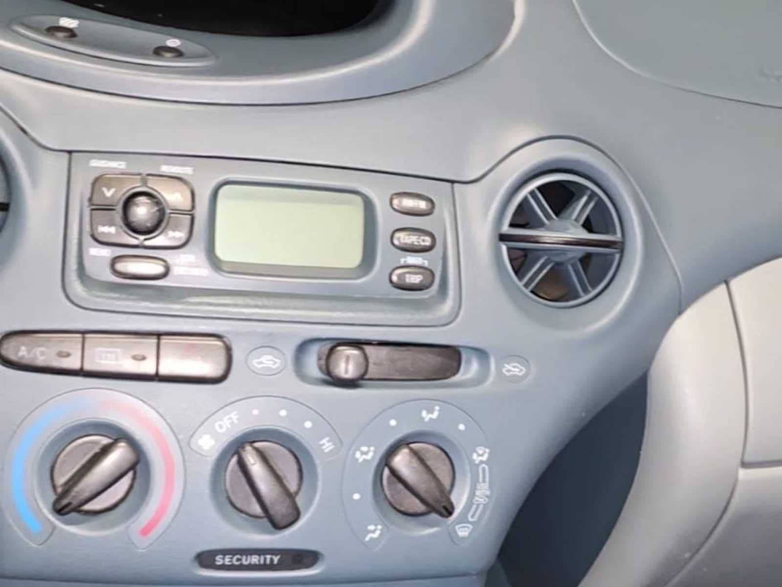 2001 Toyota Yaris Voiture, Autos, Achat, Entreprise, Autres carburants, Autre carrosserie