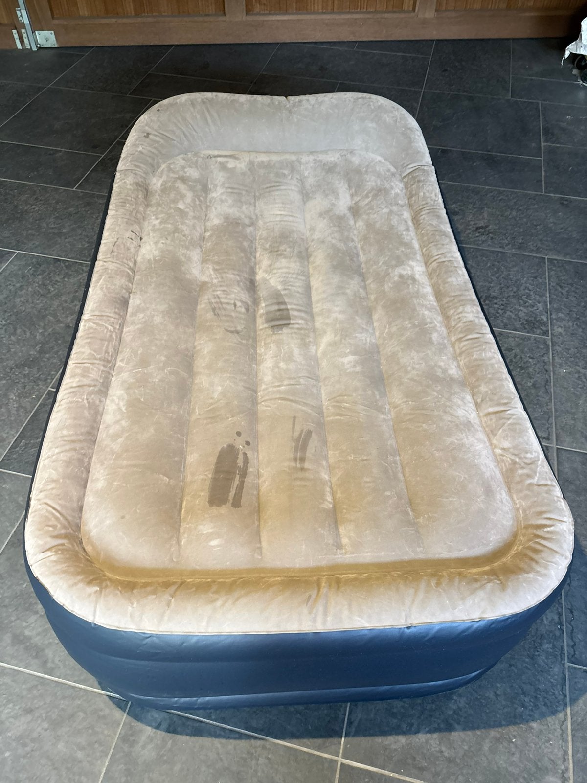 Intex luchtmatras met ingebouwde pomp 1 persoon, Caravans en Kamperen, Luchtbedden, Ophalen, Ingebouwde pomp, Gebruikt, 1-persoons