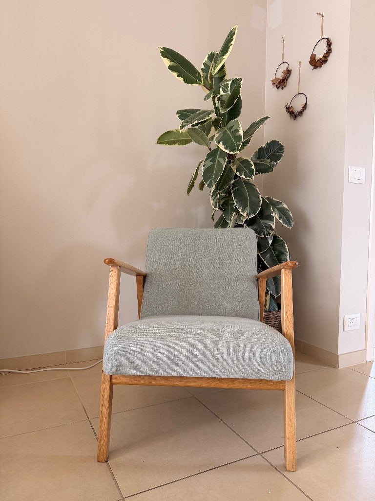 Fauteuil gris clair avec structure en bois, 75 à 100 cm, Bois, Comme neuf, Enlèvement