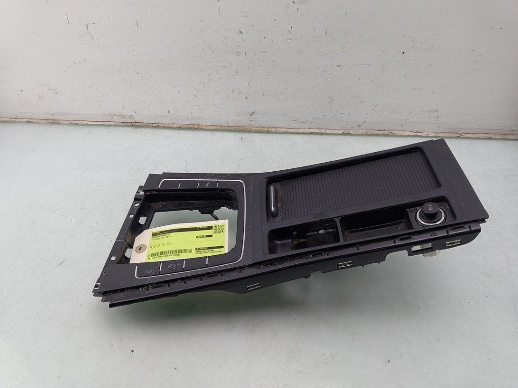 MIDDENCONSOLE Volkswagen Golf VII (AUA) (01-2012/03-2021), Auto-onderdelen, Gebruikt, Volkswagen, Volkswagen AG, Kundenbetreuung@volkswagen.de