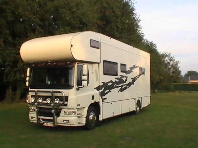 Camper - caravan stalling outdoor, Caravans en Kamperen