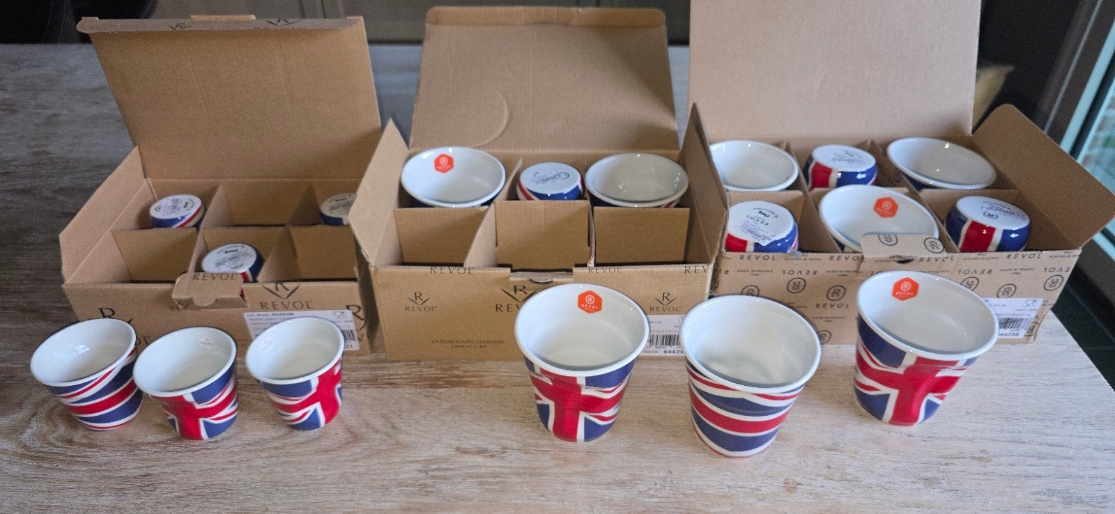 Drinkbekers met Engelse vlag, Enlèvement