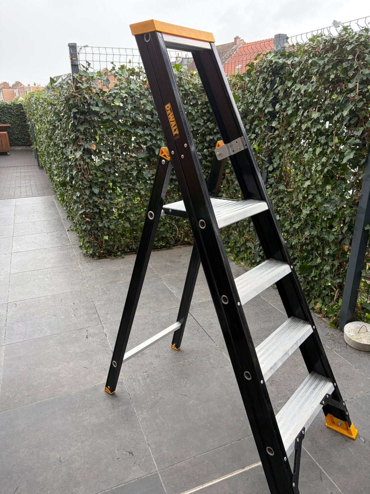 Trapladder industrieel, Doe-het-zelf en Bouw, Ophalen, Zo goed als nieuw, Trap, 2 tot 4 meter