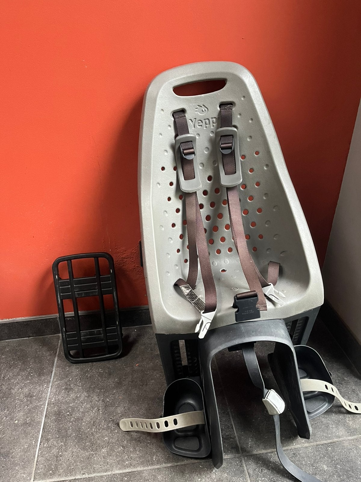 Siège vélo enfant Thule Yepp maxi + adaptateur porte bagage, Enlèvement, Comme neuf