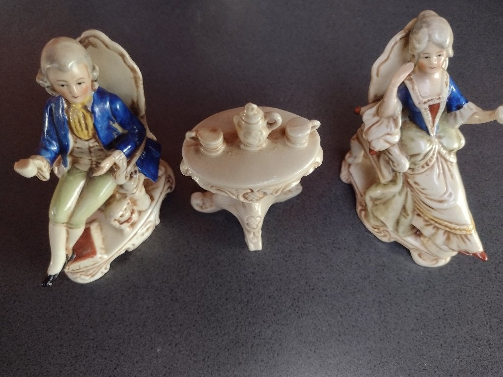 biscuit porselein beeldjes, Ophalen