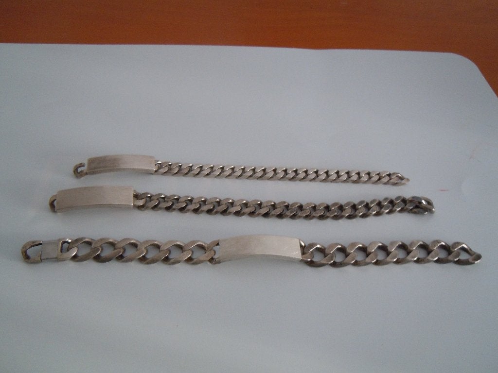 Gourmettes en argent, Enlèvement, Argent
