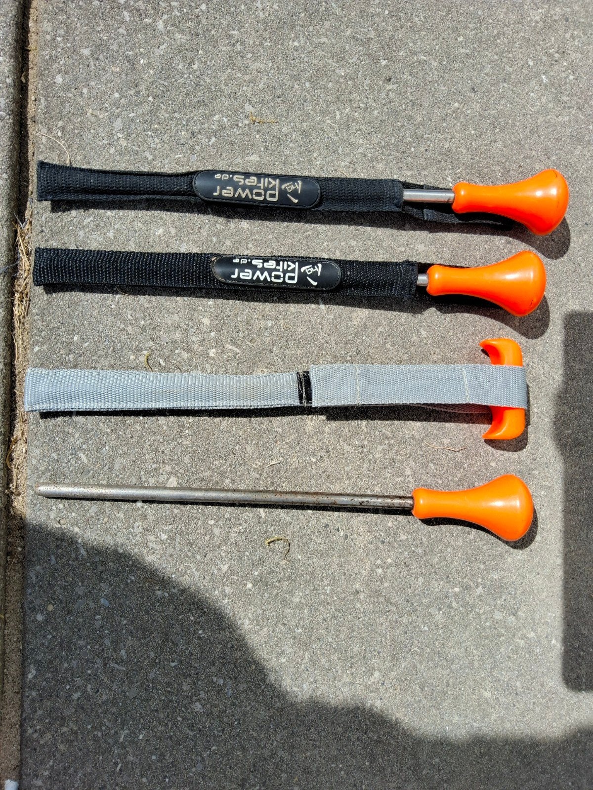 des goupilles de terre pour maintenir le powerkite au sol, Enlèvement ou Envoi, Utilisé, Quatre lignes, Accessoires