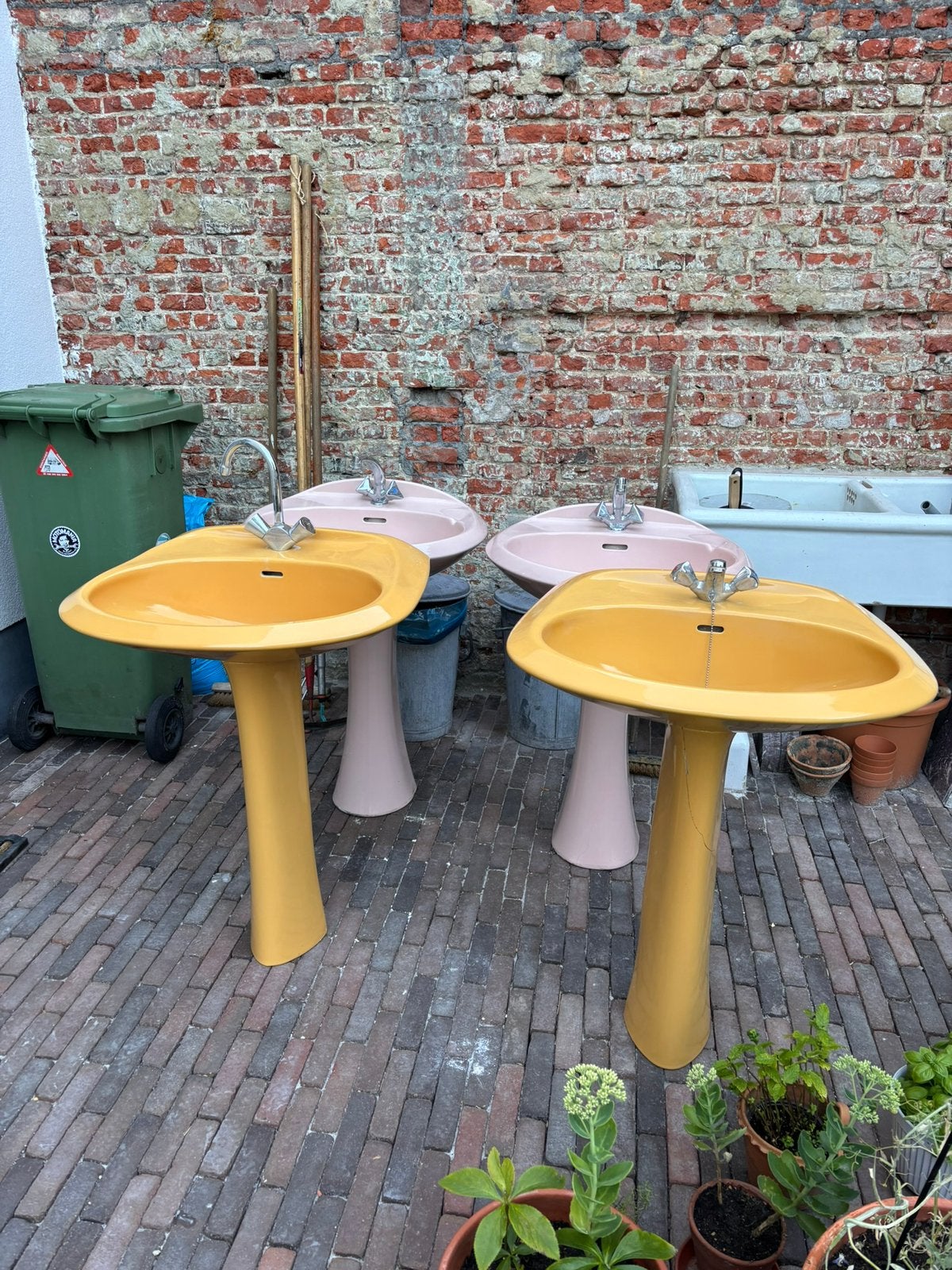 Okergele lavabo’s, Enlèvement, Utilisé, Lavabo