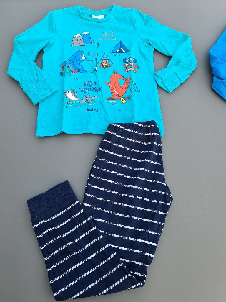 blauwe pyjama at the lake, CA, 122, Enfants & Bébés, Vêtements enfant | Taille 122, Enlèvement, Comme neuf