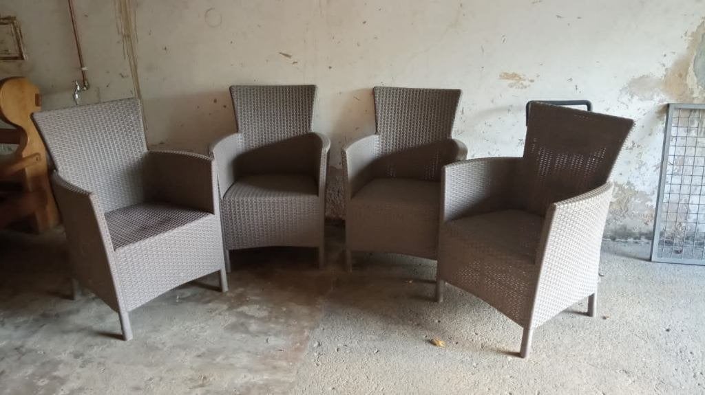 4 chaises + table de jardin, Salons de jardin, Table d'appoint, Synthétique, Utilisé