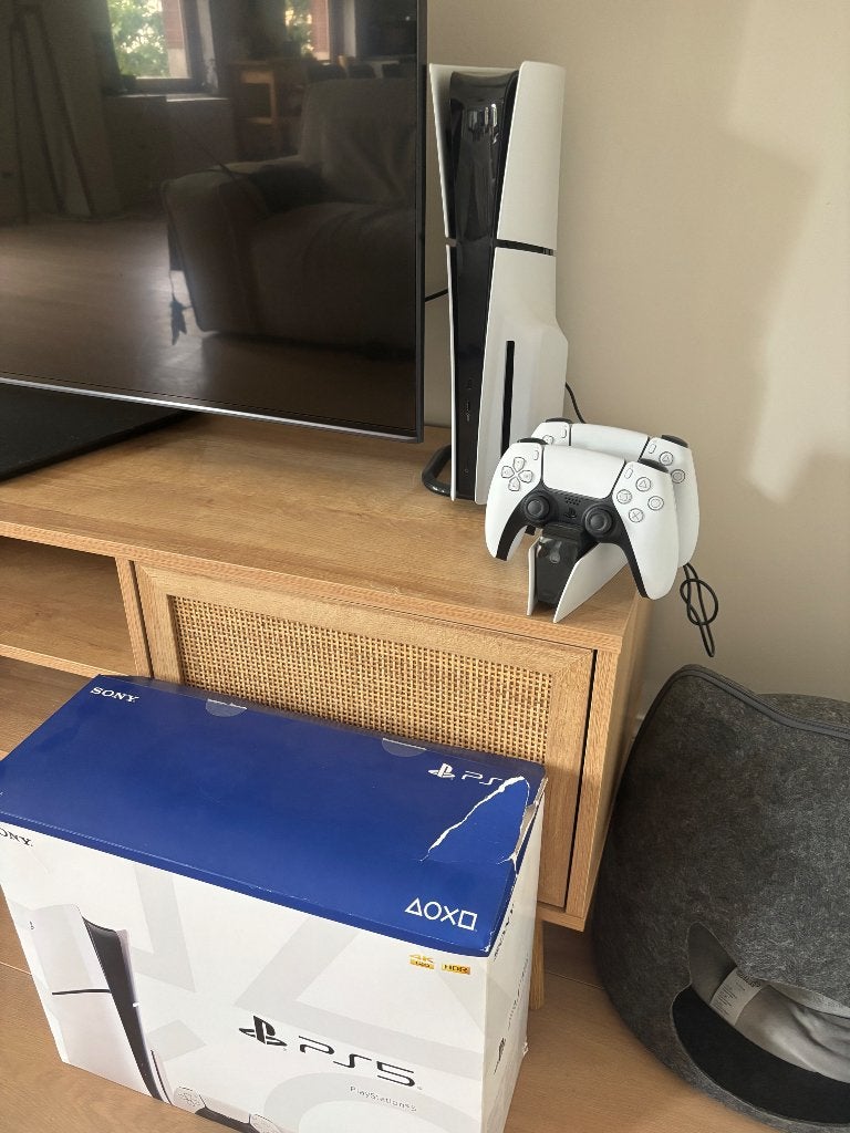 PS5 (disc ed. 1 TB) - controllers - oplaadstation - games, Games en Spelcomputers, Spelcomputers | Sony PlayStation 5, Zo goed als nieuw