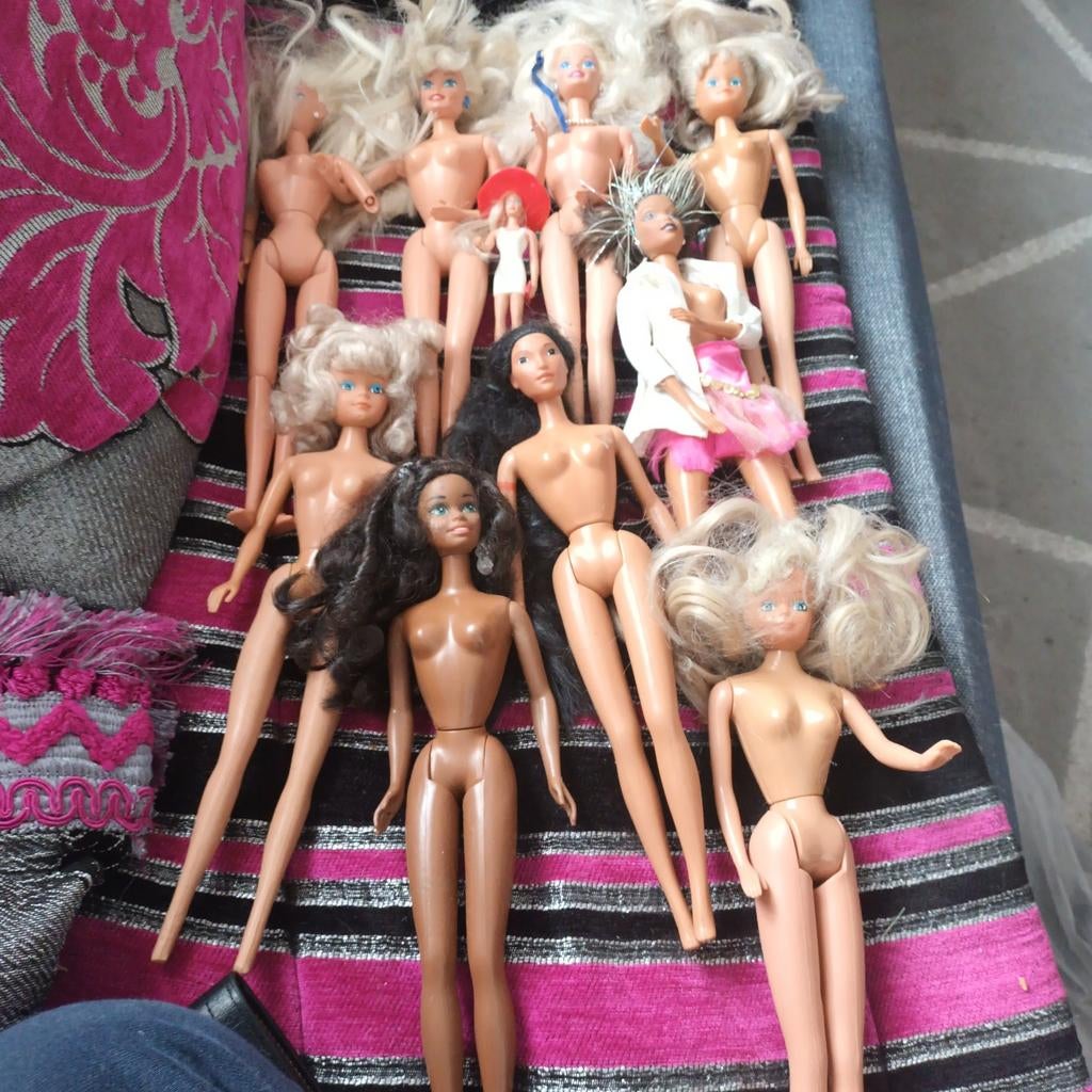 1 Lots de10 Anciens Barbies Mattel + vêtements 30€ pour lots, Enlèvement, Vêtements