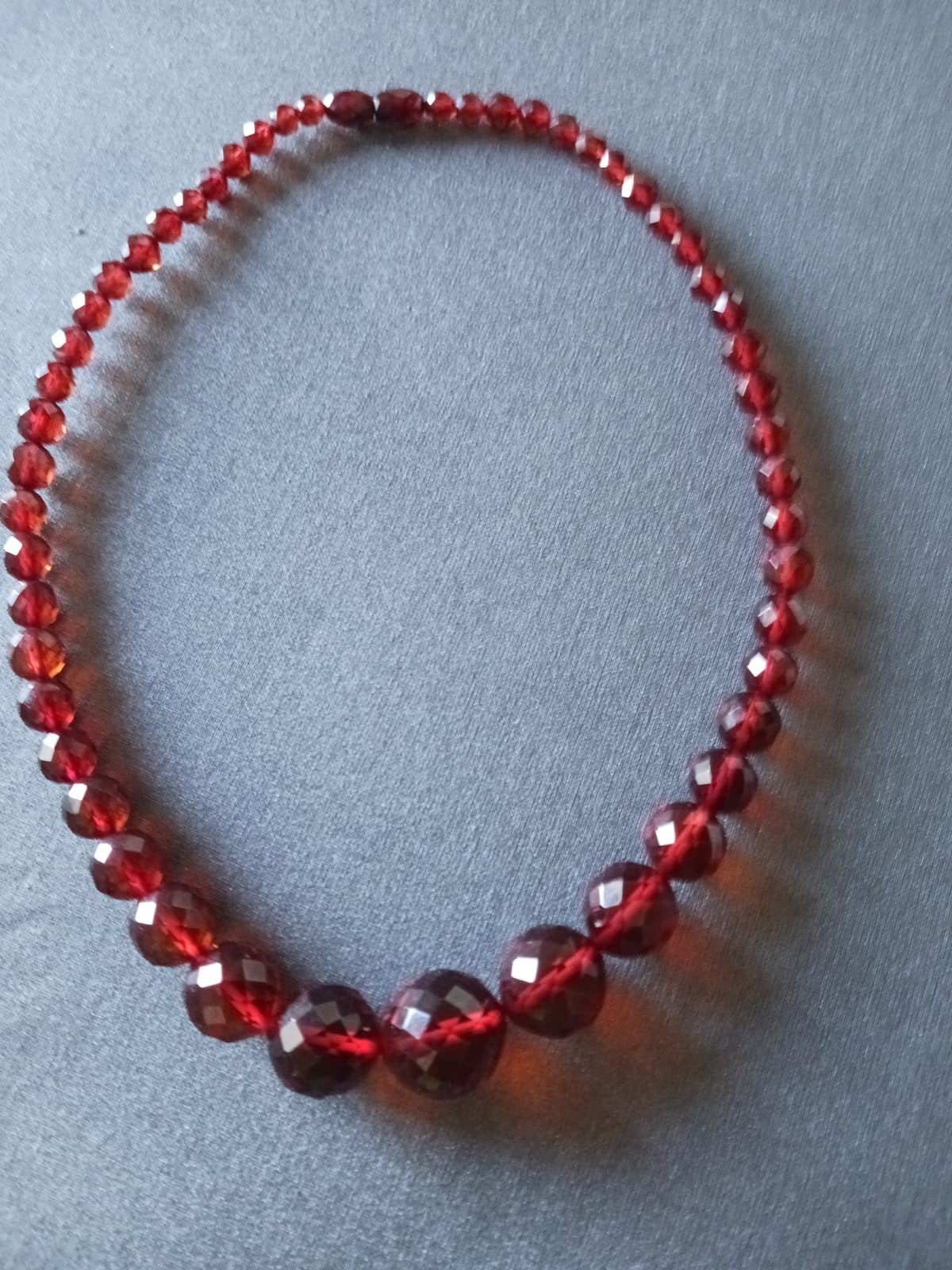 Collier art déco ambre rouge a facettes, Bijoux, Sacs & Beauté, Colliers, Enlèvement, Rouge