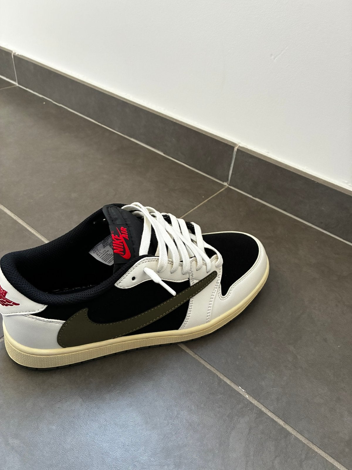 Travis Scott, Enlèvement ou Envoi, Neuf