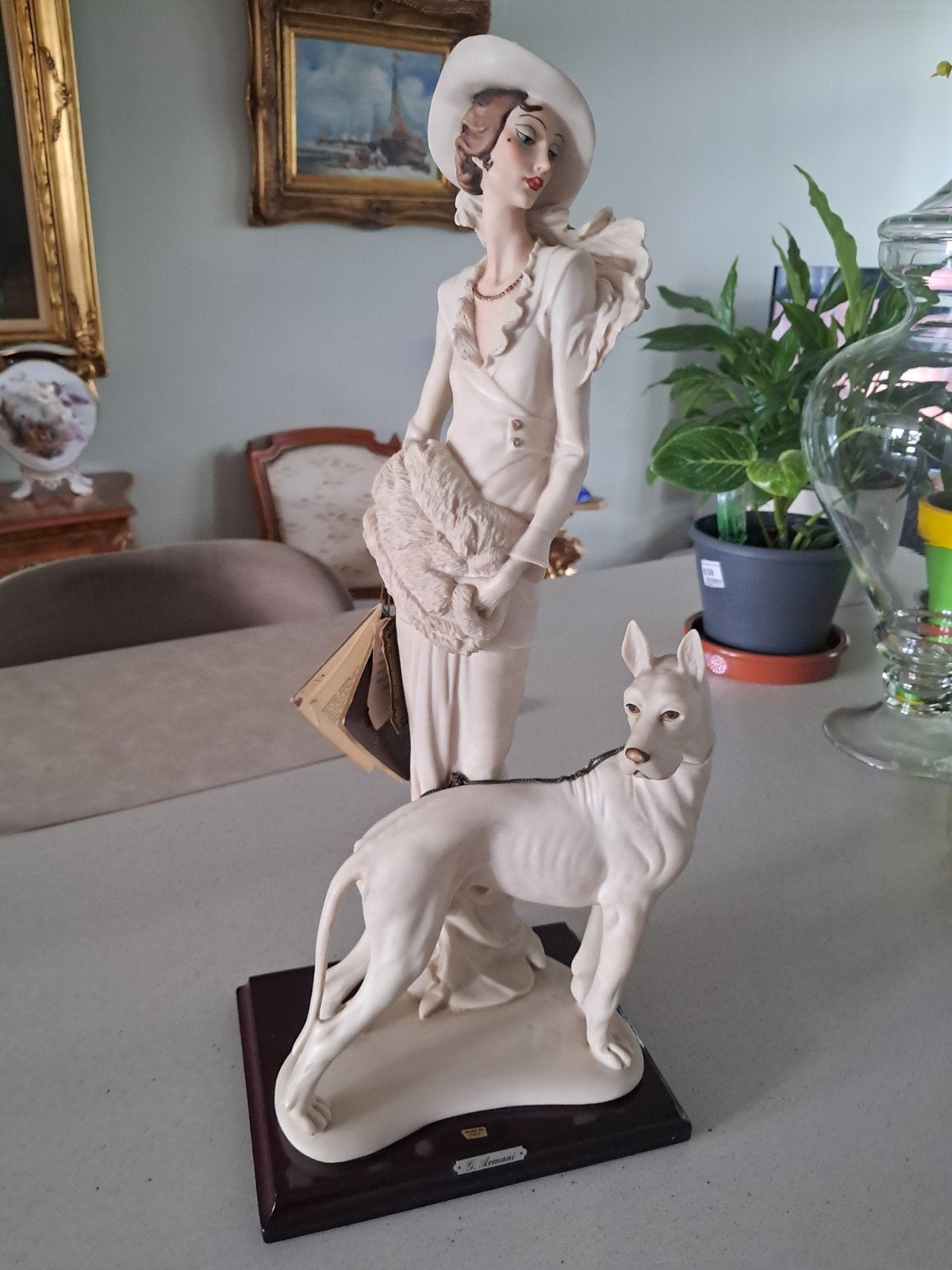 Dame art déco avec chien, Enlèvement