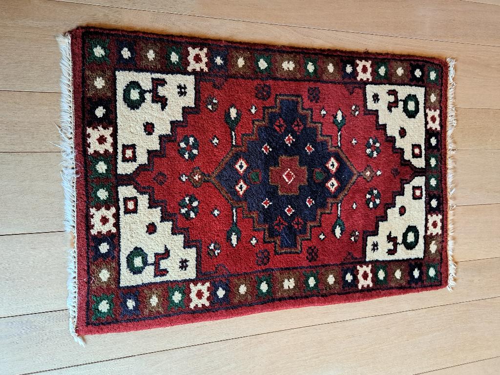 3 dezelfde tapijten rood met patroon, Huis en Inrichting, Stoffering | Tapijten en Vloerkleden, Ophalen, Gebruikt, 50 tot 100 cm