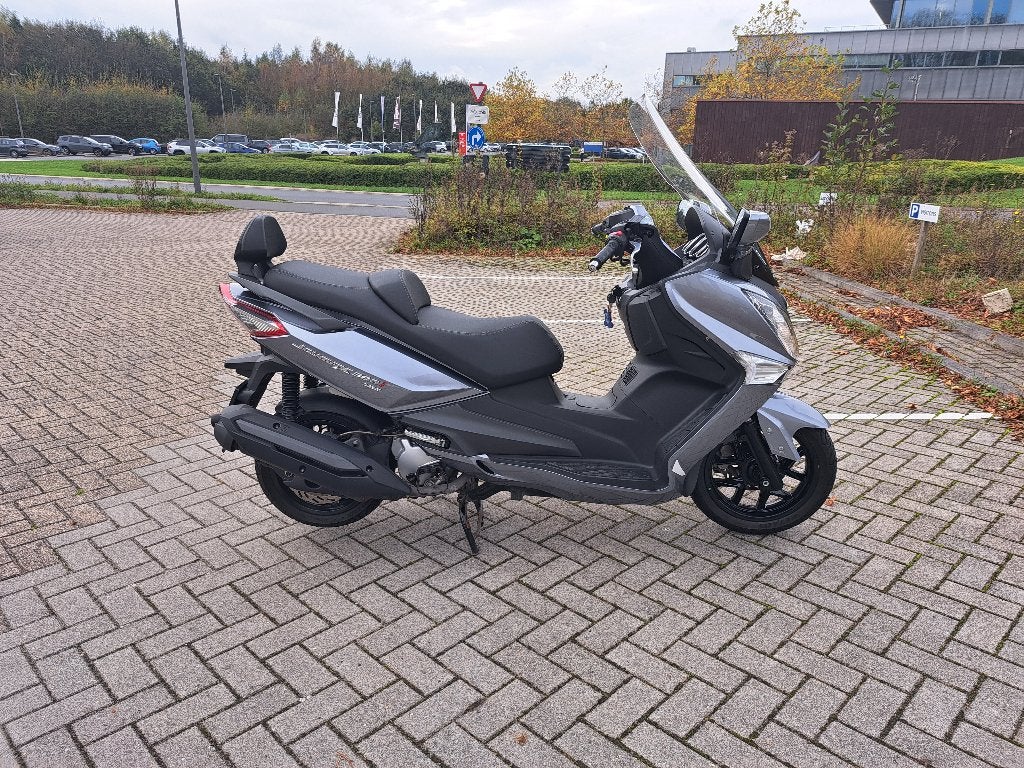 Sym Joymax 300 de 2017 14 000 kilomètres impeccable, Vélos & Vélomoteurs, Scooters | SYM, 300 cm³, Comme neuf, Enlèvement, Essence