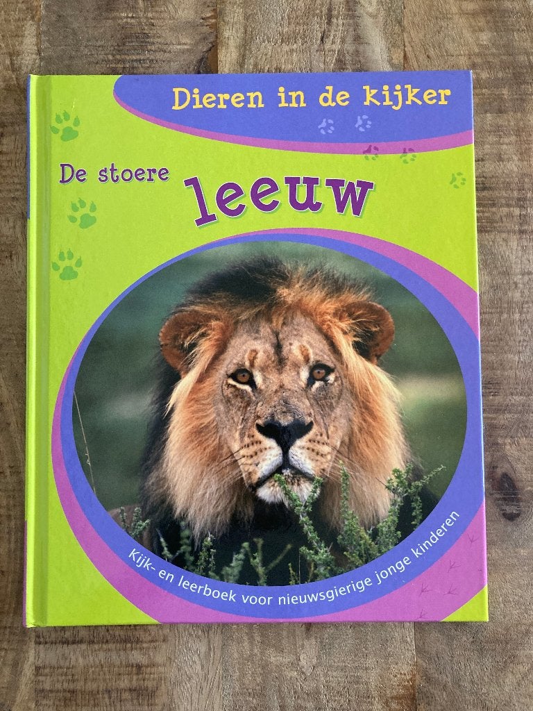 Informatief boek - Dieren in de kijker: De stoere leeuw, Boeken, Ophalen of Verzenden, Gelezen