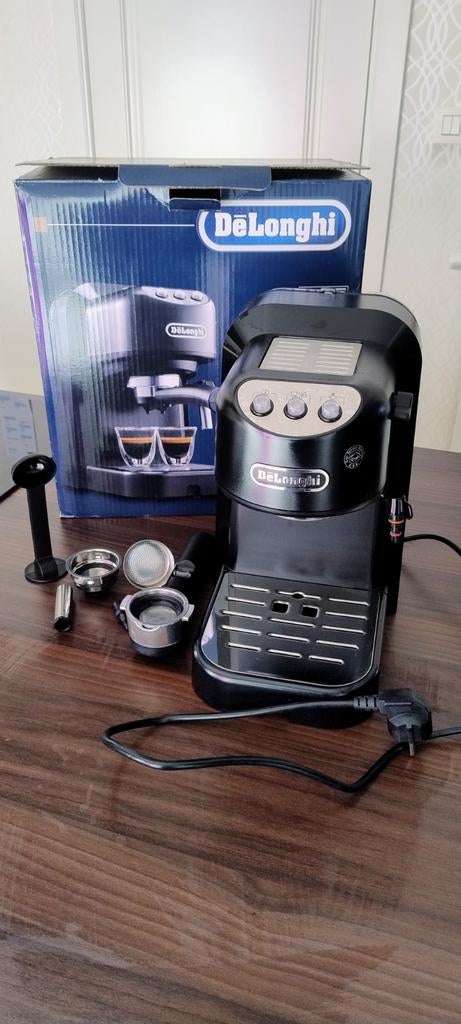 DeLonghi EC251.B Espressomachine - Zwart, Electroménager, Cafetières, Utilisé, Café moulu, Machine à espresso, 2 à 4 tasses, Réservoir d'eau amovible