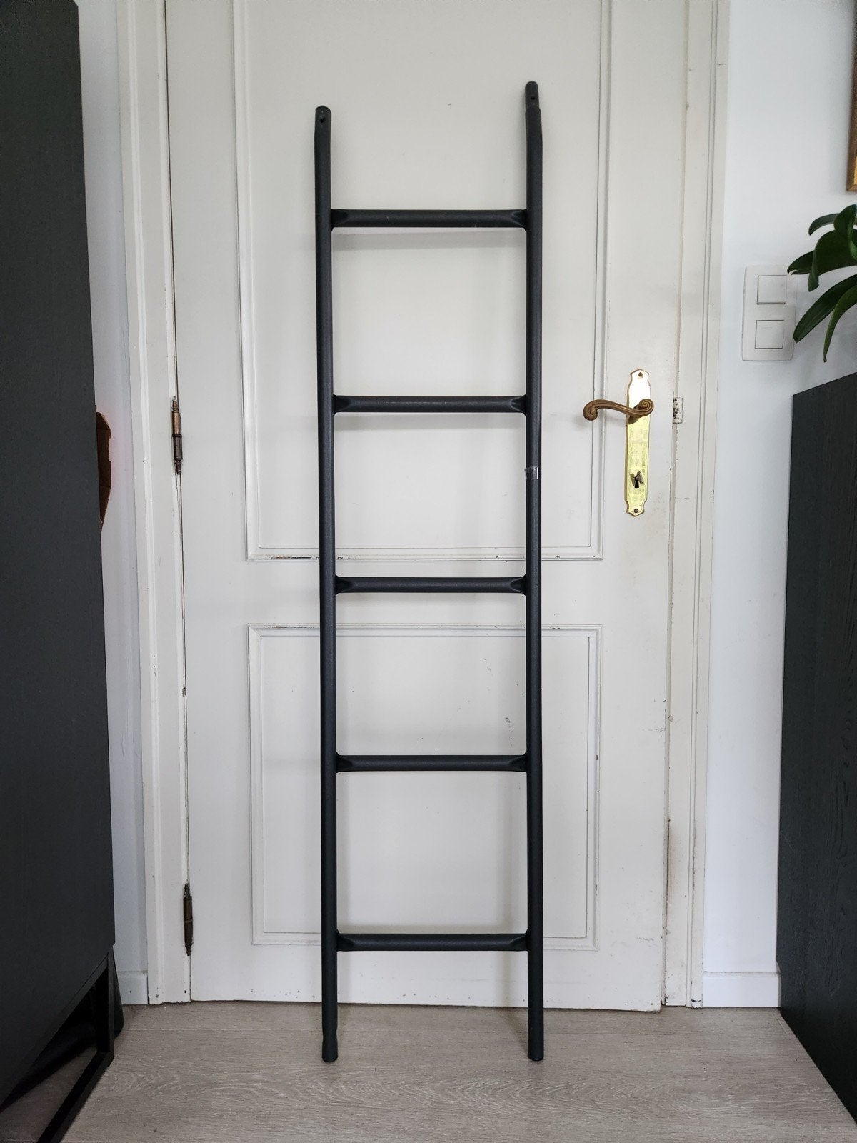 Ladder in gepoederlakt staal Nieuw.

Ideaal op bestelwagen c, Doe-het-zelf en Bouw, Ophalen, Nieuw, Ladder, Minder dan 2 meter