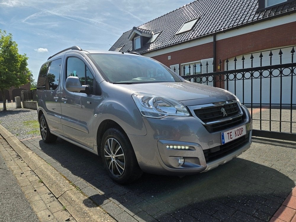 Peugeot Partner Tepee Style 1.2 PureTech, Autos, Peugeot, Euro 6, Entreprise, Garantie prolongée, Boîte manuelle