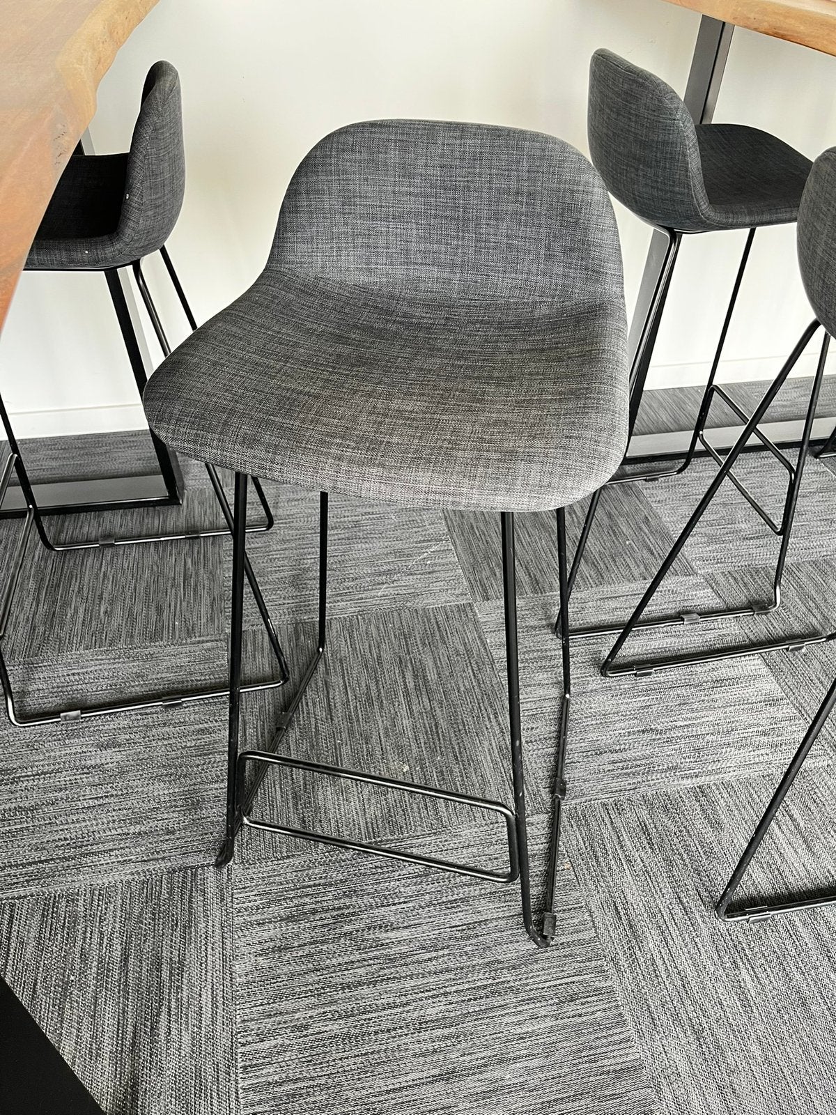 12 chaises hautes, Enlèvement, Comme neuf