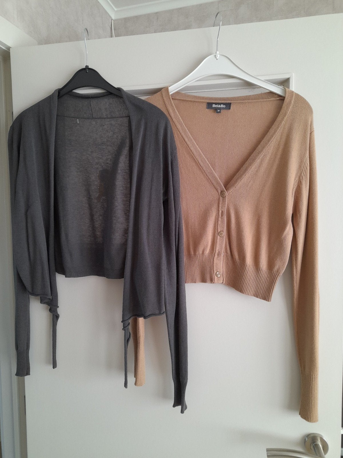 2 korte gilets maat  M / 38, Ophalen, Zo goed als nieuw, Maat 38/40 (M)