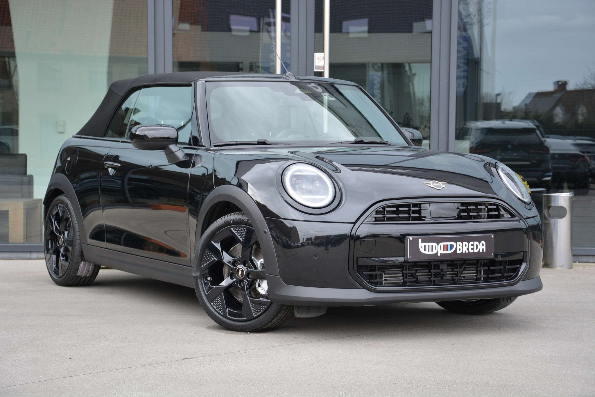 MINI Cooper C Cabrio HUD/Cam/Comfort Access/Verwarmd stuur/, Auto's, Mini, Gebruikt, Zwart, Cabriolet, Bedrijf