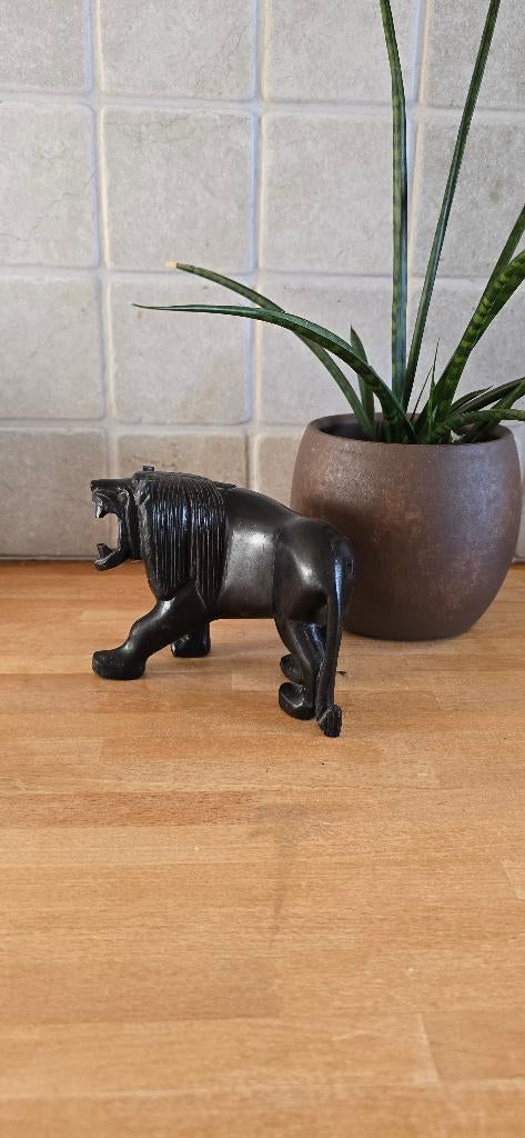 Ebbenhouten leeuwensculptuur, Antiek en Kunst, Ophalen, Minder dan 20 cm, Zoogdier, Zwart