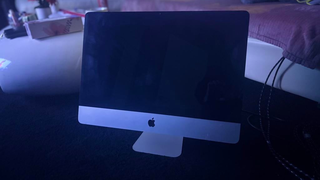 iMac 21.5 inch Model A1311, Ophalen of Verzenden, Zo goed als nieuw