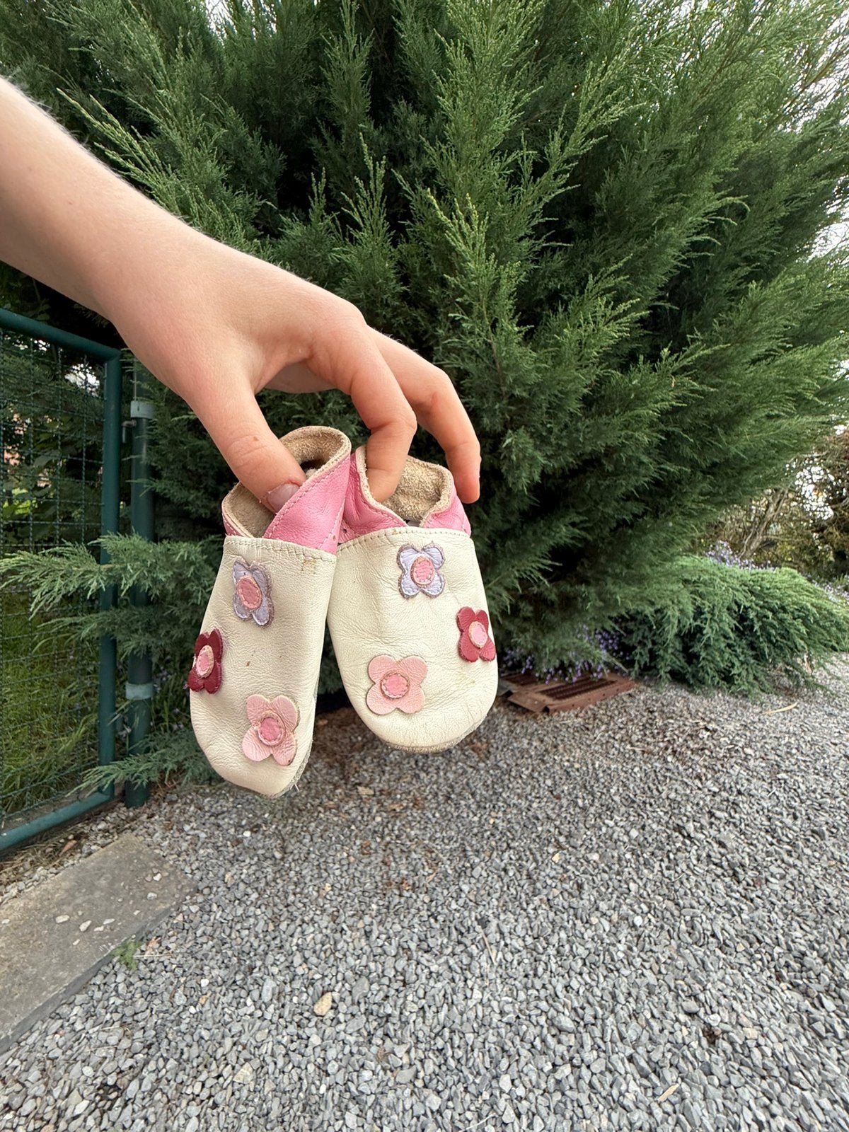 Chaussons bébé cuir fleurs roses, Envoi, Comme neuf