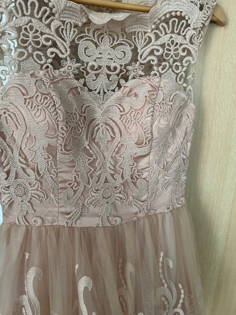 jurk, Kleding | Dames, Jurken, Beige, Nieuw, Ophalen of Verzenden, Maat 34 (XS) of kleiner