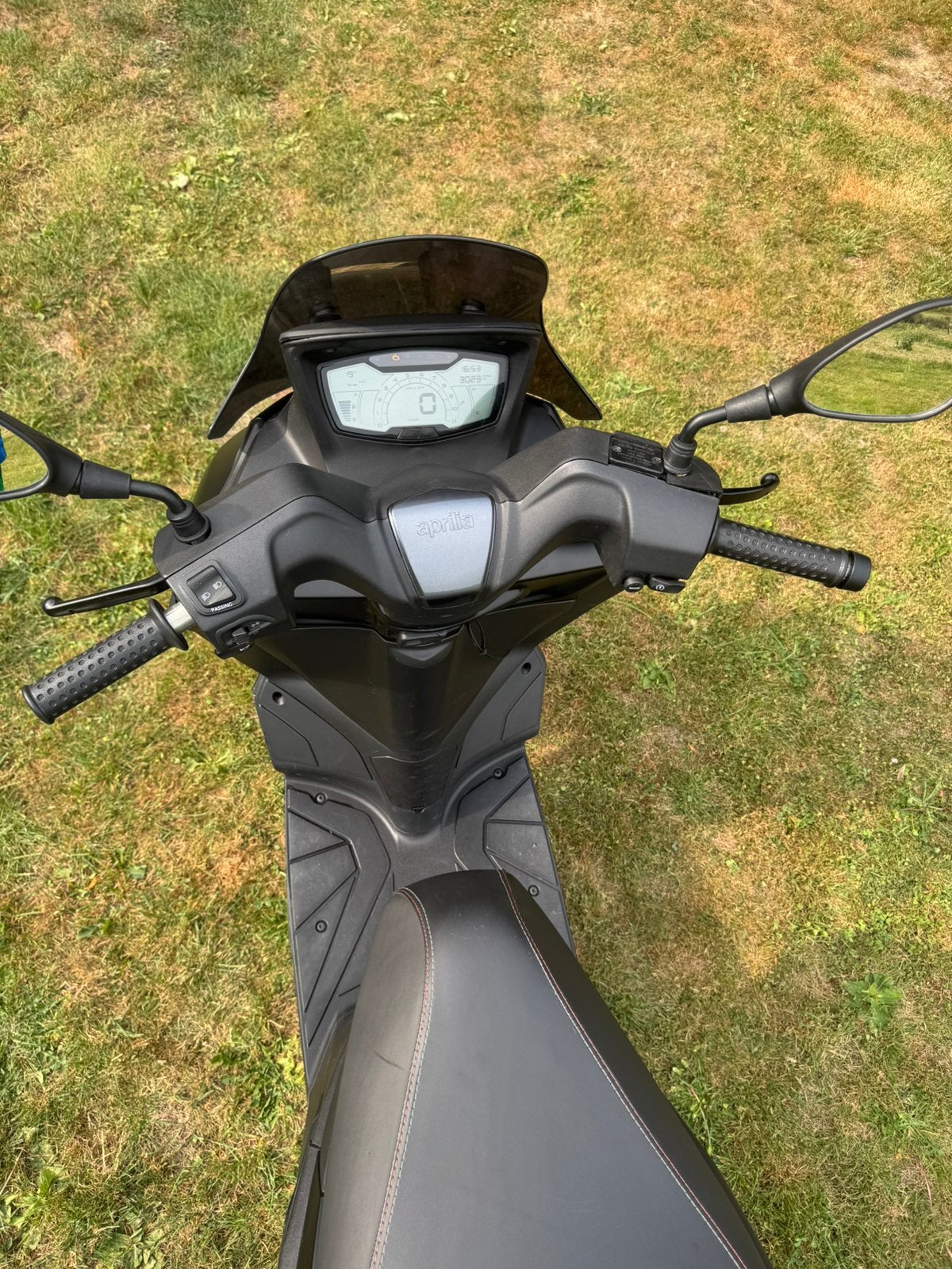 Scooter Aprilia SRX 50, Motos, Scooter, Occasion, Jusqu'à 11 kW, Éclairage LED