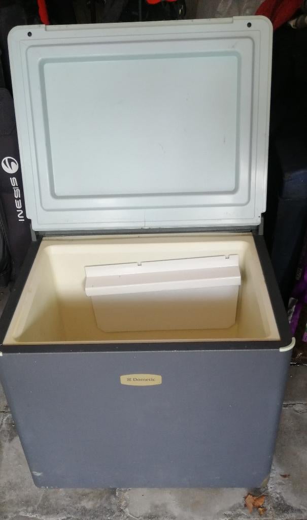 DOMETIC CAMPINGKOELKAST/ELEKTRICITEIT EN GAS, Ophalen, Gebruikt