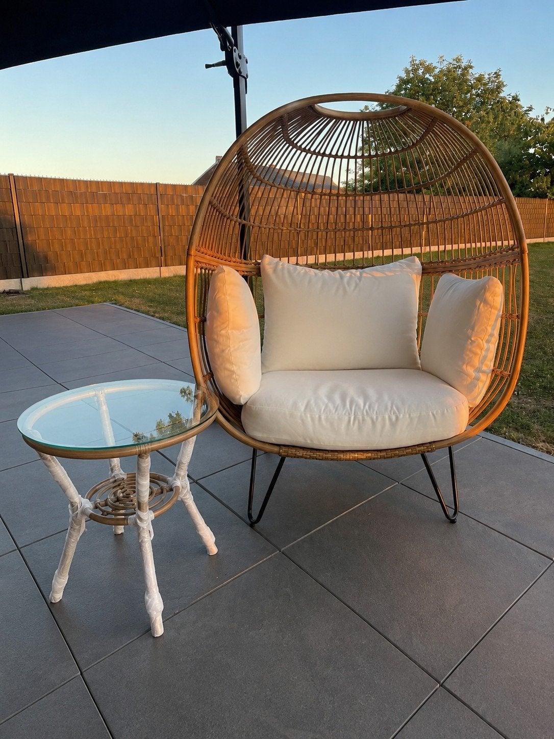 Ensemble fauteuil lounge coquille et sa table ️, Enlèvement, Comme neuf, Métal