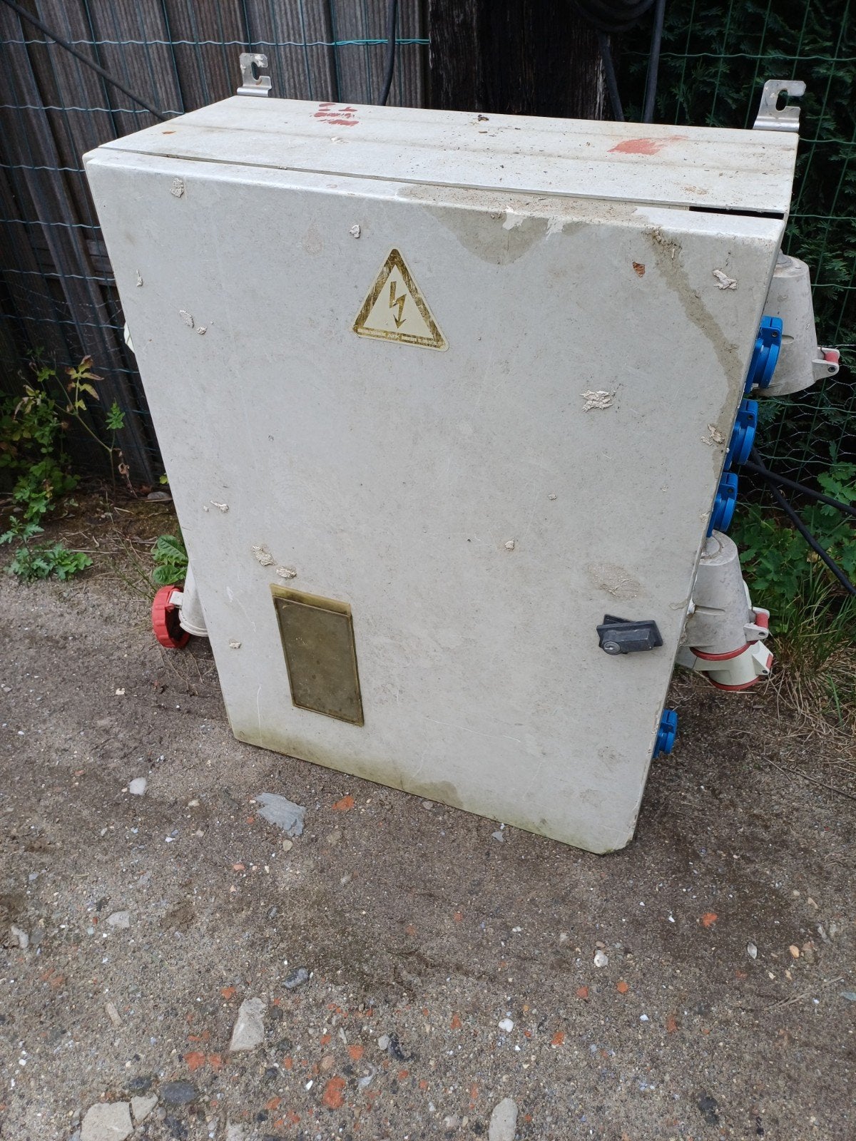 Elektriciteitkast / werfkast, Ophalen