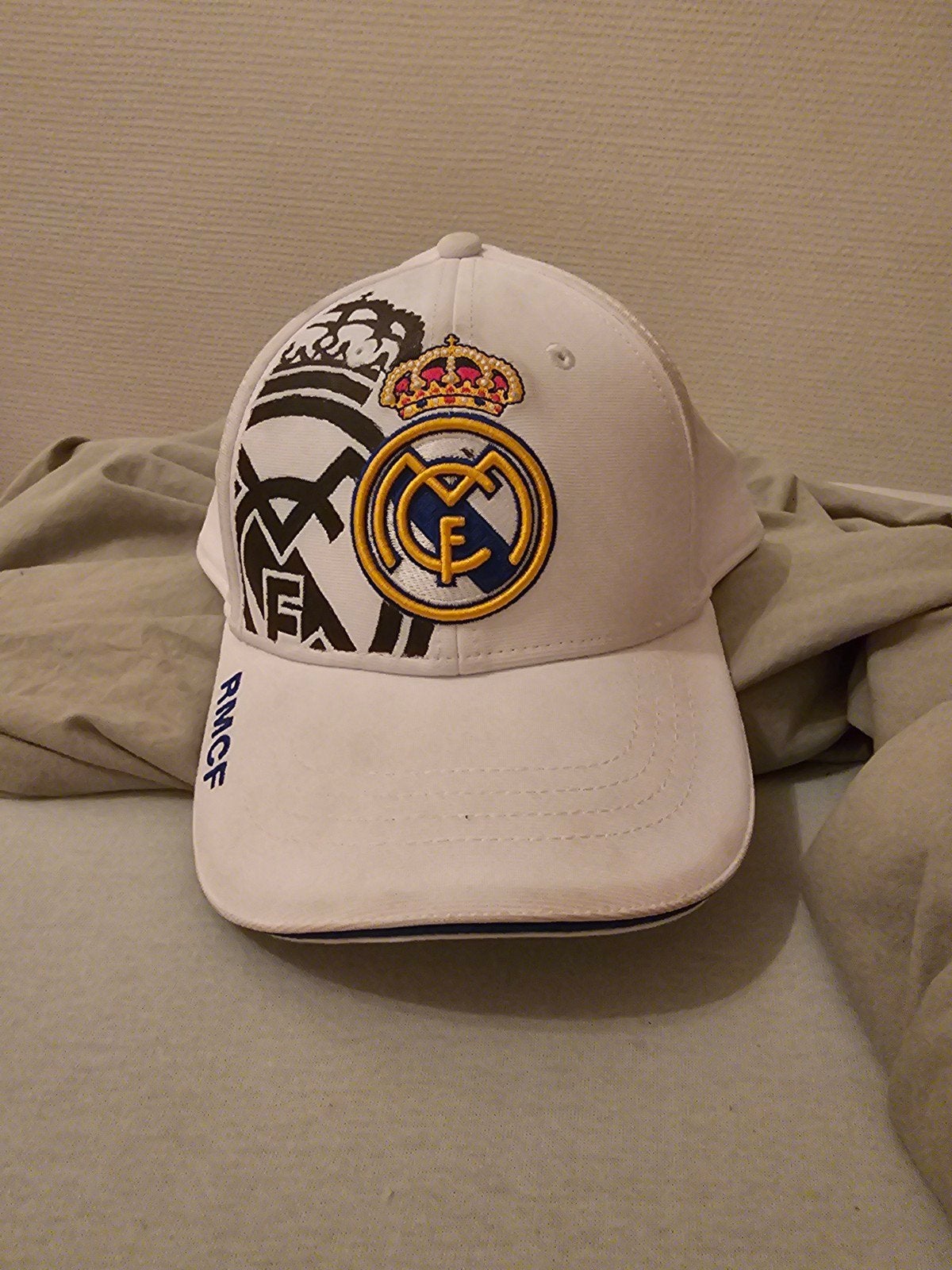 1 of a kinde self made real madrid cap, Kleding | Heren, Ophalen, Zo goed als nieuw, One size fits all, Pet