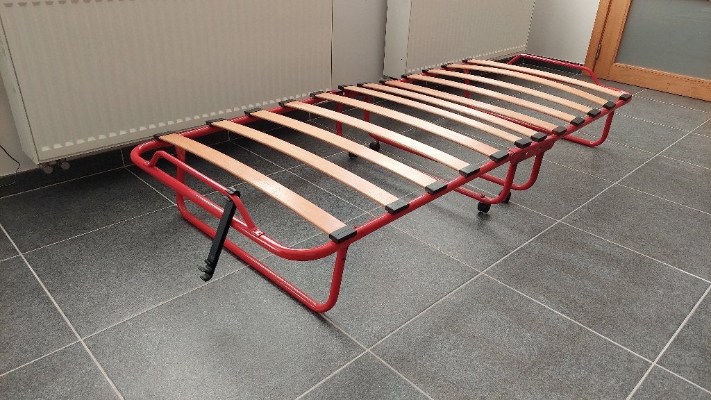 Logeerbed / opplooibaar bed / één persoon, Enlèvement, Rouge, Métal