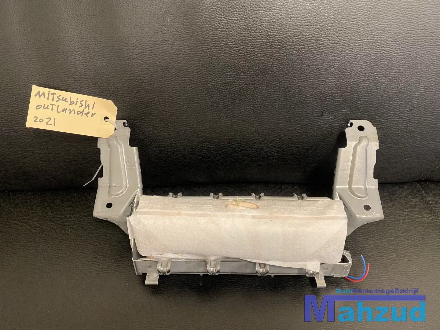 MITSUBISHI OUTLANDER PHEV Knie airbag knie 2015+, Info@mitsubishi-motors.com, Mitsubishi Motors Corporation, Utilisé, Mitsubishi