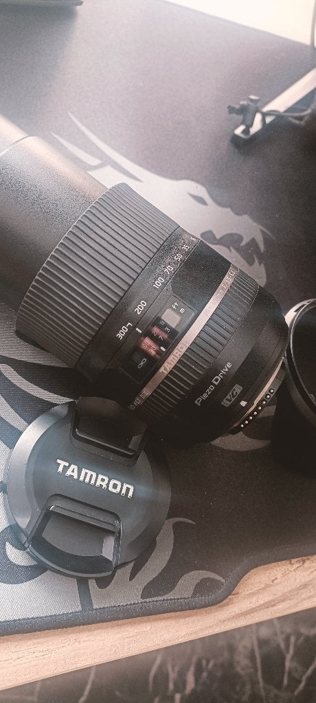 Tamron 16-300mm F/3.5-6.3 Di II VC PZD MACRO Model B016, Pare-soleil, Enlèvement ou Envoi, 300 mm, Autres types