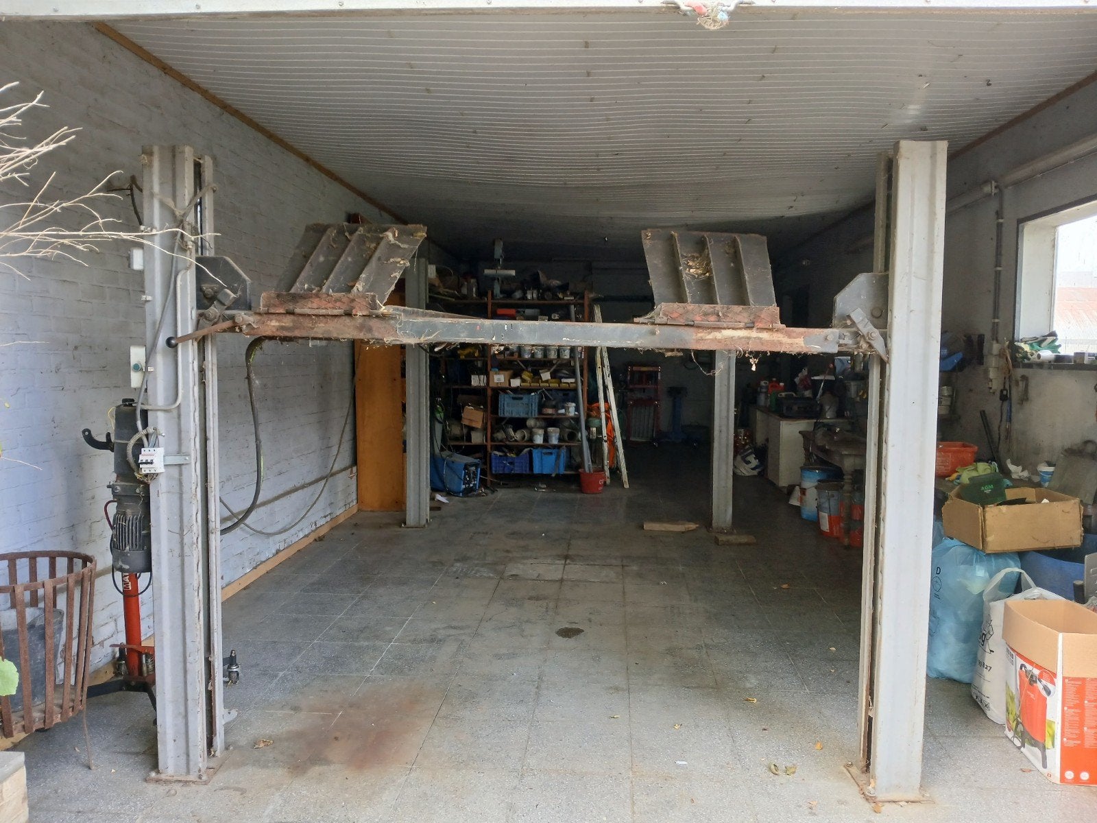 4 palen brug, Enlèvement