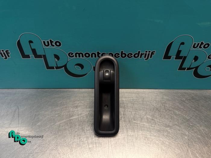 Commutateur vitre électrique d'un Renault Twingo (Twingo 07, Renault, -, 3 mois de garantie, Utilisé