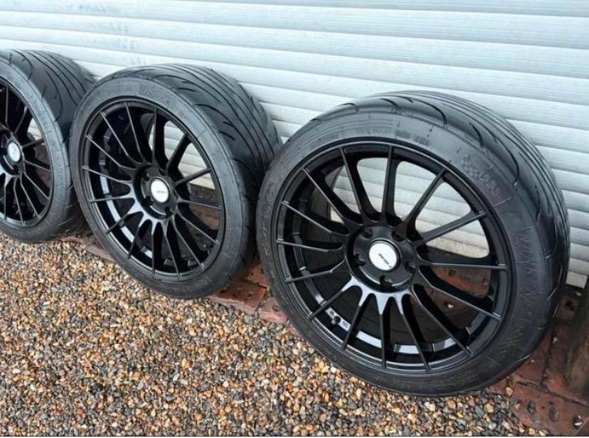 Bmw semi slick banden 235 40 18, Auto-onderdelen, Ophalen, Band(en)
