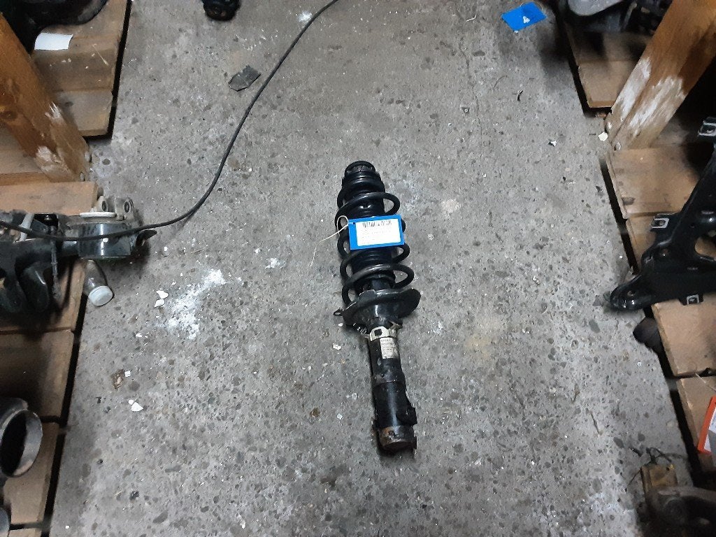 AMORTISSEUR OU ABSORBEUR DE CHOC AVANT GAUCHE Lupo (6X1), Volkswagen, Mevr. I. Hauben, Utilisé, Rue de l'Espoir 34 34
4030  GRIVEGNÉE, BE